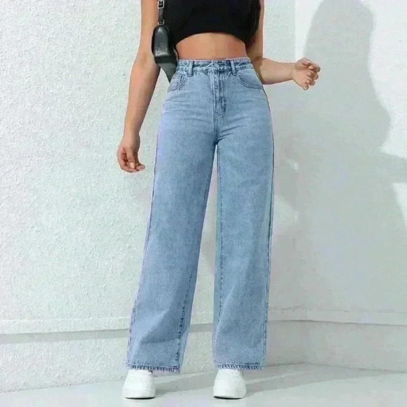 Light Wash Casual Women's Loose Fit Straight-Leg Jeans With Pockets - Picture 4 of 6